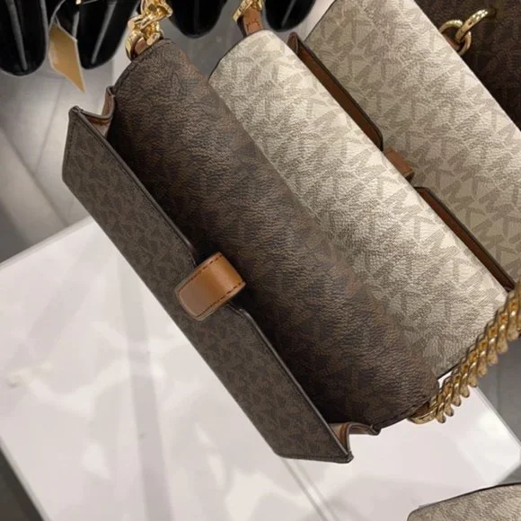 MICHAEL KORS Jet Set Travel Medium Phone Xbody Bag - Picture 9 of 16